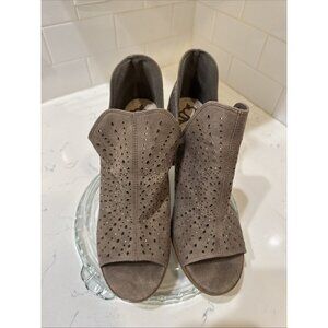 Fergalicious Womens Reno City Heeled Sandal, doe, Size 9 M